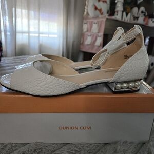 Dunion White Textured Women's Sandals